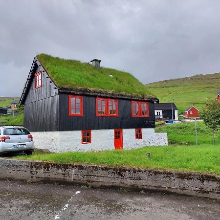 Turf House Cottage - Near Airport Мидвагур Экстерьер фото