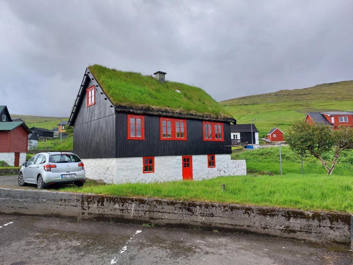 Turf House Cottage - Near Airport Мидвагур Экстерьер фото