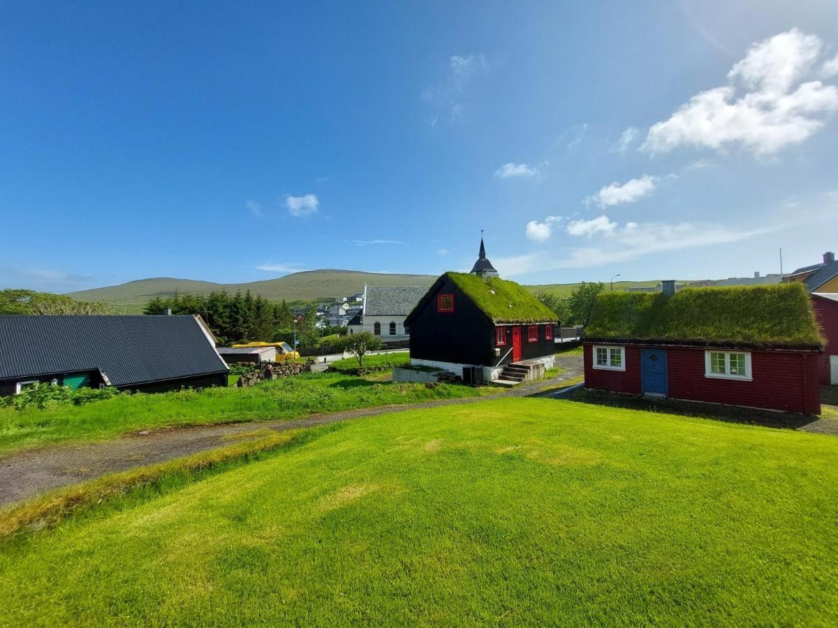 Turf House Cottage - Near Airport Мидвагур Экстерьер фото