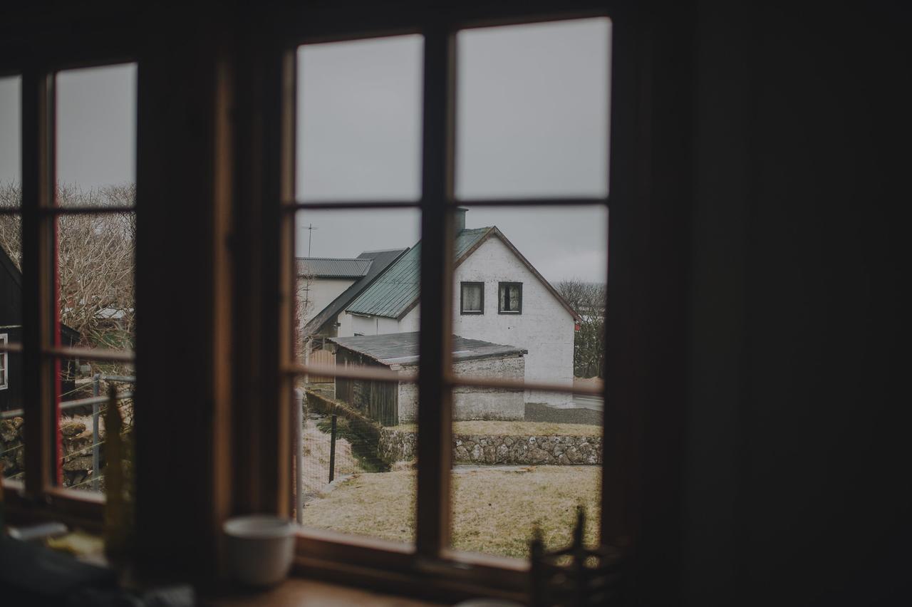 Turf House Cottage - Near Airport Мидвагур Экстерьер фото