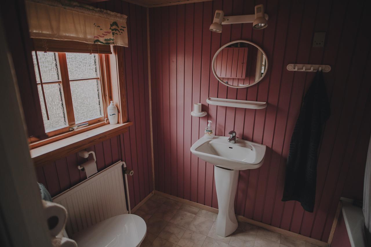 Turf House Cottage - Near Airport Мидвагур Экстерьер фото